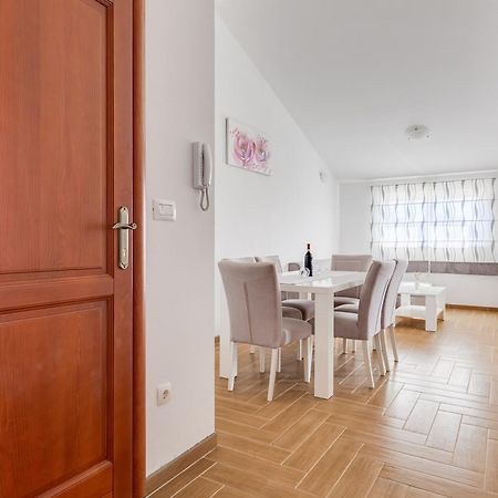 Apartmani Pocrnic Pakoštane Екстериор снимка
