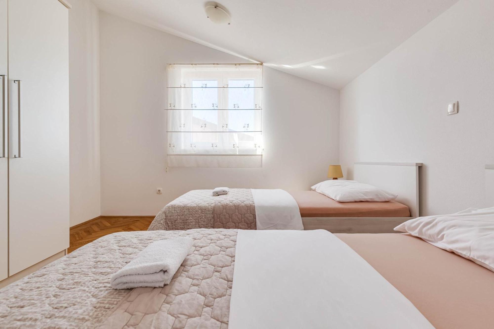 Apartmani Pocrnic Pakoštane Екстериор снимка