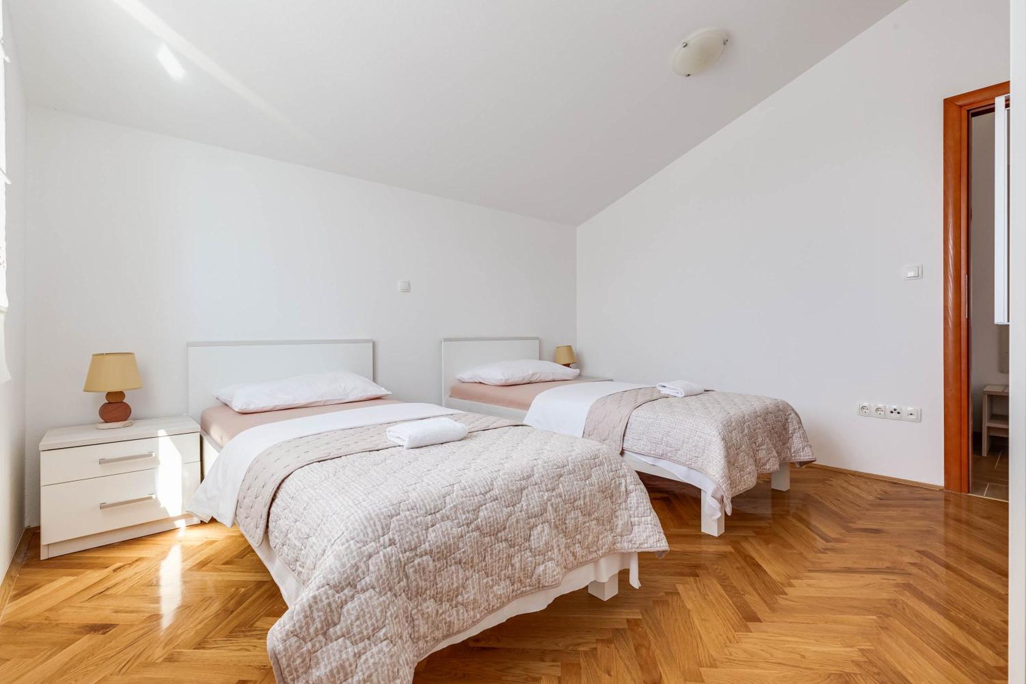 Apartmani Pocrnic Pakoštane Екстериор снимка