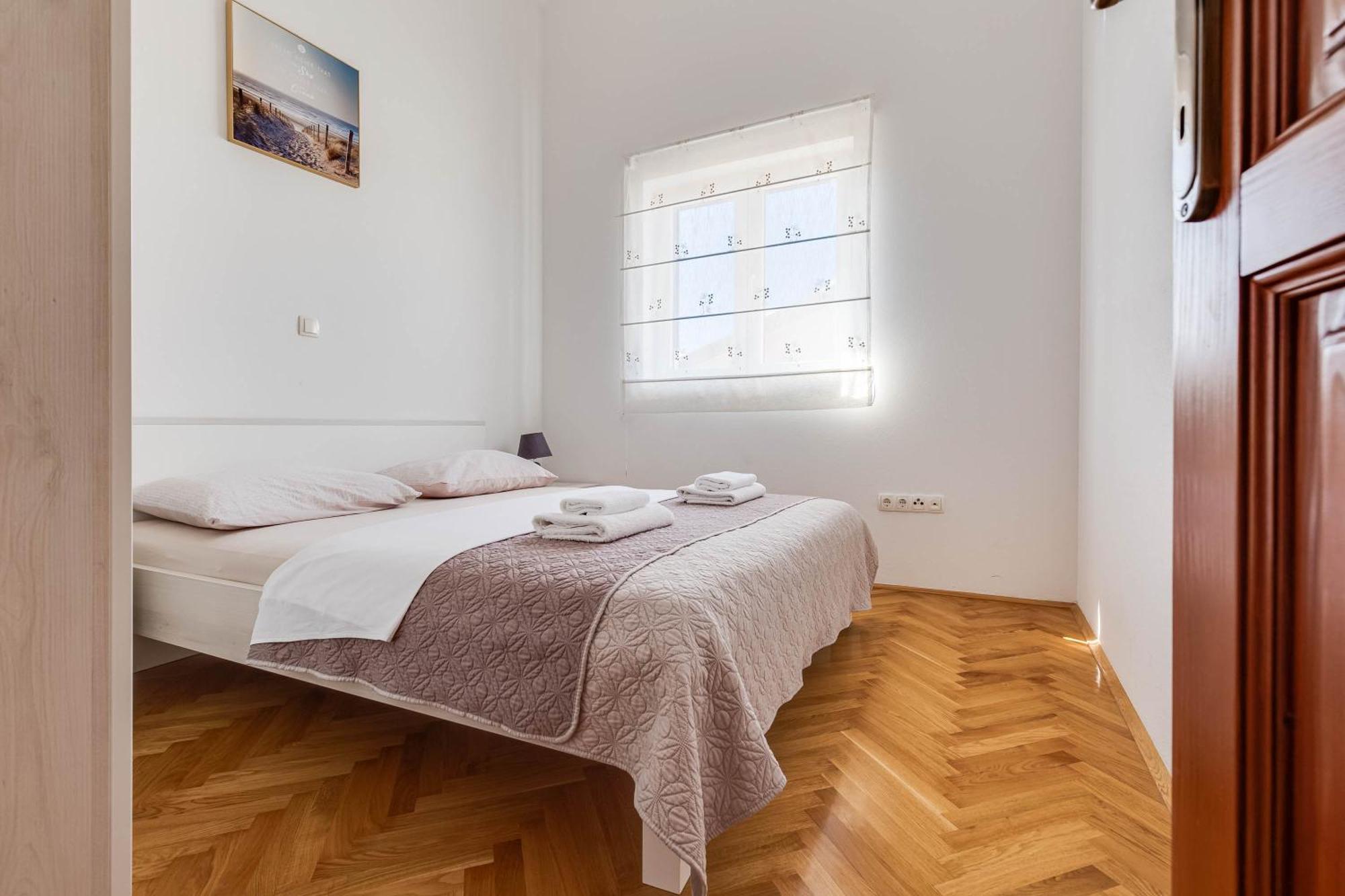 Apartmani Pocrnic Pakoštane Екстериор снимка
