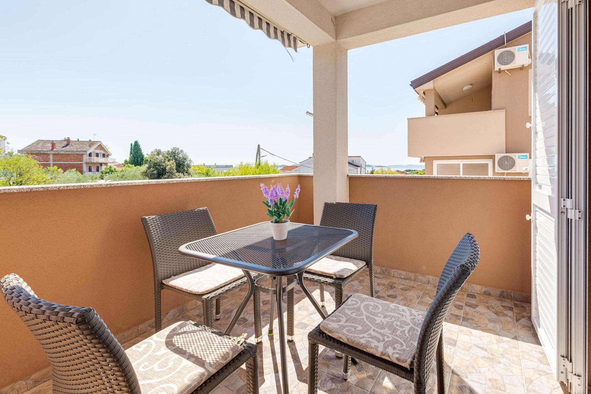 Apartmani Pocrnic Pakoštane Екстериор снимка